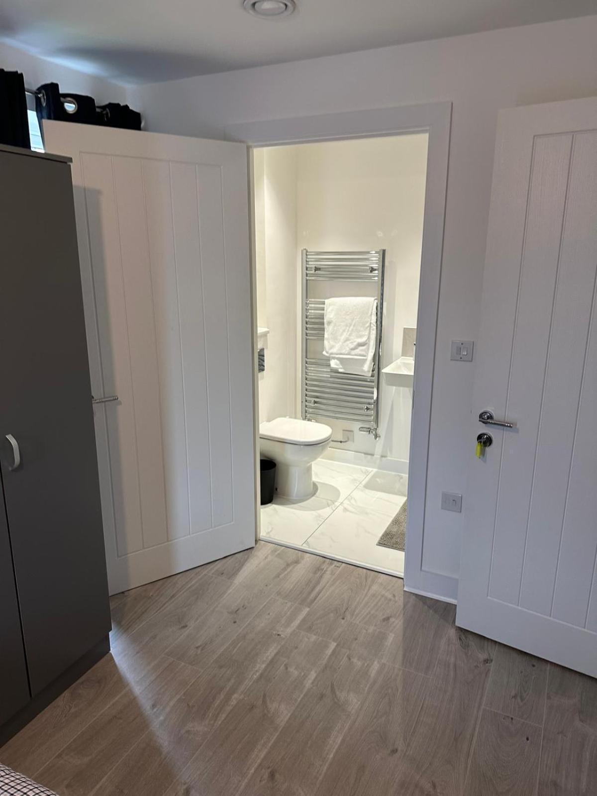 Lush King Ensuite In A Shared Home แมนเชสเตอร์ ภายนอก รูปภาพ