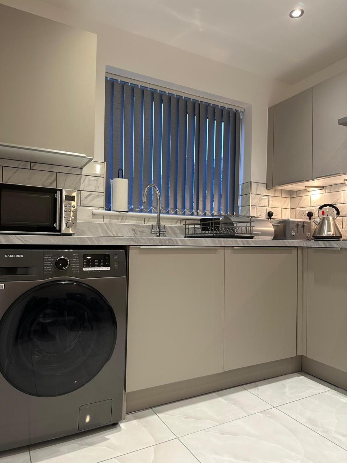 Lush King Ensuite In A Shared Home แมนเชสเตอร์ ภายนอก รูปภาพ