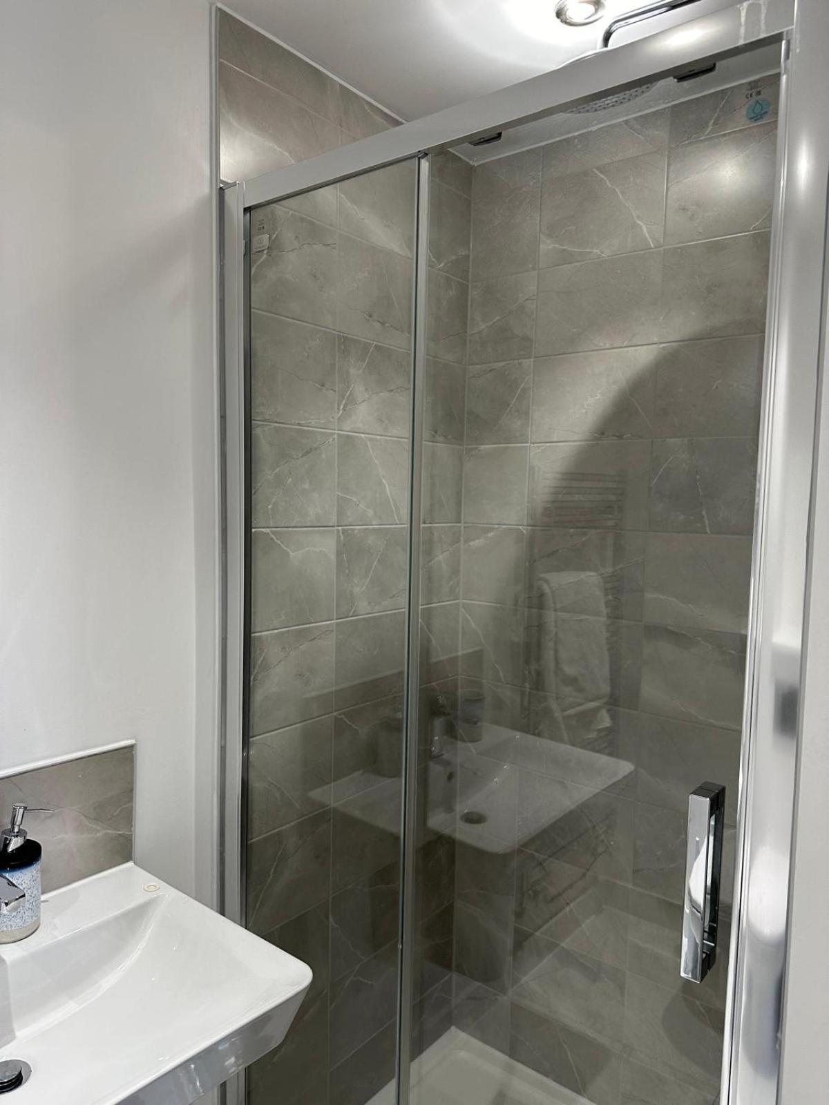 Lush King Ensuite In A Shared Home แมนเชสเตอร์ ภายนอก รูปภาพ